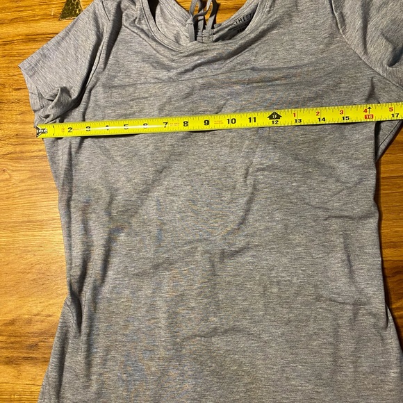 ATHLETA tops with adjustable cinched back - Picture 6 of 15